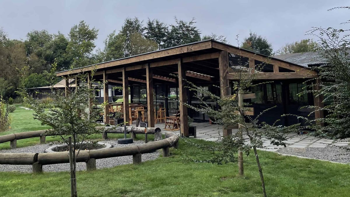 Salón de eventos de madera y jardín de Rancho Primavera
